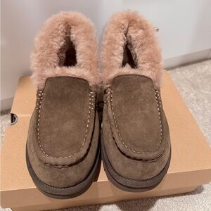 UGG ansley parc genuine shearling platform slipper